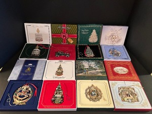 lot 191 image: White House Commemorative Christmas Ornaments