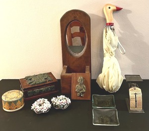 lot 192 image: Aztec Mayan Wall Plaque, Vintage Umbrella and More