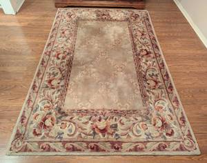 lot 10 image: Tufted Wool Chinese Area Rug