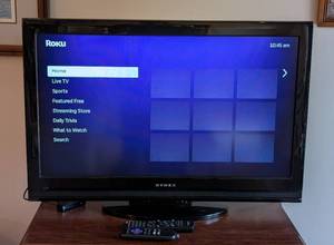 lot 28 image: Dynex 32 TV with Roku