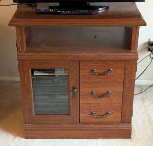 lot 29 image: Wood Entertainment Stand