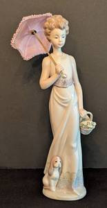 lot 17 image: Lladro Garden Classic 7617 Porcelain Figurine