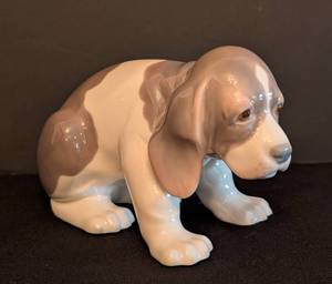 lot 44 image: Lladro Sad Puppy Porcelain Figurine