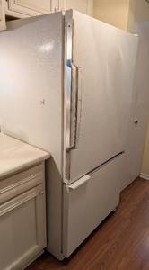 lot 50 image: Amana White Refrigerator