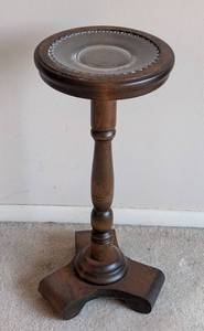 lot 55 image: Mahogany Wood Pedestal Table or Stand