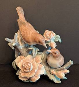 lot 58 image: Lladro Couple of Nightingales Porcelain Figurine