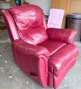 lot 193 image: Leather Reclining Chair
