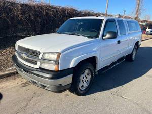 lot 4 image: 2005 Chevrolet Silverado 1500 LS 4x4