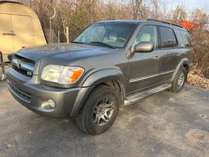 lot 6 image: 2005 Toyota Sequoia Limited 4x4