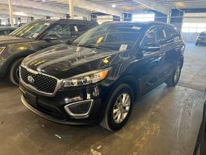 lot 9 image: 2017 Kia Sorento LX FWD