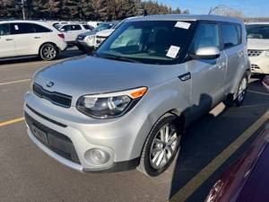 lot 22 image: 2017 Kia Soul 