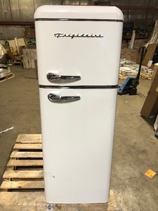 lot 25 image: Frigidaire 7.5 Cu. ft. Top Freezer Refrigerator in White, Rounded Corners - Retro customer return see pictures