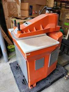 lot 1 image: Treyon machinery xr25 swing arm clicker press