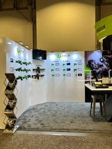 lot 3 image: 10 x 10 trade show booth FrameworkTruss Pieces