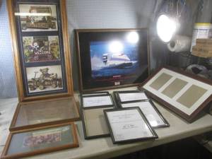 lot 411 image: (C-1) Assorted Wall Decor and Pictu...
