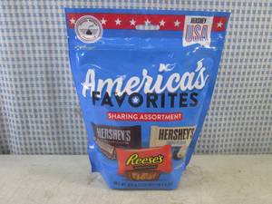 lot 465 image: (B-3) Bag of Americas Favorites Sha...