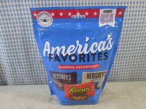 lot 467 image: (B-3) Bag of Americas Favorites Sha...
