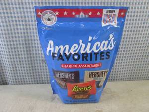 lot 468 image: (B-3) Bag of Americas Favorites Sha...