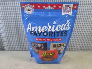 lot 469 image: (B-3) Bag of Americas Favorites Sha...