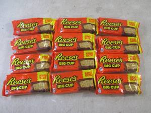 lot 478 image: (B-1) 12 King Size Reeses Peanut Bu...
