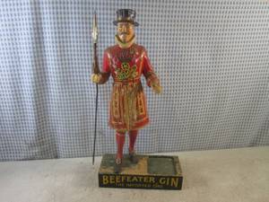 lot 341 image: (FS) Vintage Beefeater Gin Display ...