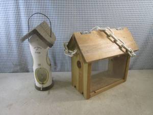 lot 360 image: (EW2) 2 Bird Feeders...