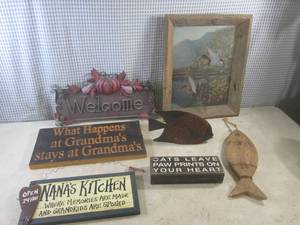 lot 390 image: (EW2) Assorted Wall and Other Decor...