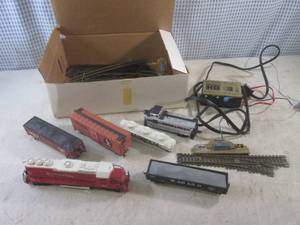 lot 340 image: (BSB) Vintage Bachmann HO Train Set...