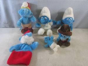 lot 31 image: (CS) Assorted Smurf Plush Figures a...