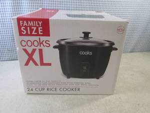 lot 84 image: (CSB) Cooks XL Family Size 24 Cup R...