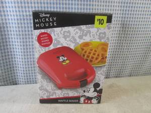 lot 92 image: (EC1) Mickey Mouse Waffle Maker...
