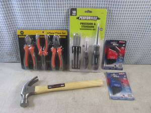 lot 101 image: (BS) New Hand Tools...