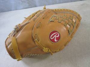lot 125 image: (EC1) Rawlings Super Size Softball ...
