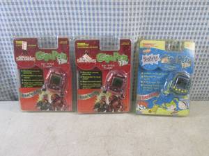 lot 131 image: (EC1) 3 Giga Pets Plus Virtual Frie...