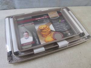 lot 139 image: (EW4) David Burke 3-Piece Cookie Pa...