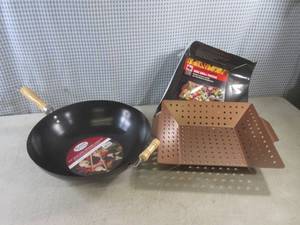 lot 155 image: (CSB) Alpine Cuisine12.5 Wok with ...