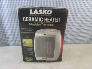 lot 163 image: (BS) Lasko Ceramic Heater with Adju...