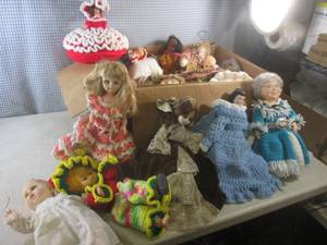 lot 183 image: (EW3) Box Full of Assorted Vintage ...