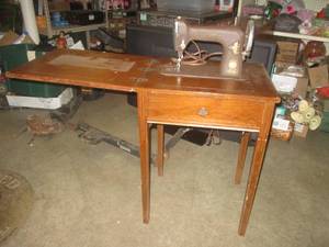 lot 190 image: (FRNT) Vintage Sew-Gem Model No. 11...