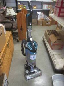 lot 192 image: (EW7) Bissell Upright Vacum Cleaner...
