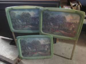 lot 195 image: (EW7) Vintage TV Trays - 3 Tops  2...