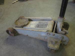 lot 303 image: (BR1) Sears 2 Ton Hydraulic Floor J...