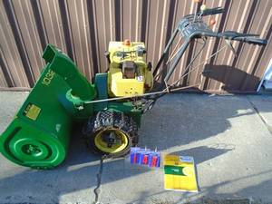 John Deere 1032 snow blower. Good used condition. Tested & works. As shown.