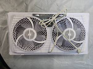 lot 26 image: Double Fan (Like New)