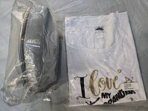 lot 41 image: Lot of 2 items 1 Metropolitan T-Shirt Size XL and 1 fancy Sonia Kashuk Bag ( Brand New)