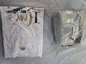 lot 43 image: Lot of 2 Items 1 Metropolitan T-Shirt (Size XL) & 1 Fancy Sonia Kashuk Bag  Brand New