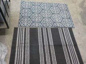 2 ct 29 x 44 Accent Rug- slight fl...