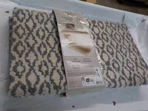 Hudson Living 2 pc Runner and Accen...