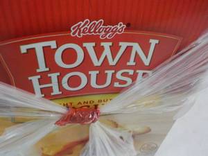 6 ct 13.8 oz Boxes Town House Crack...