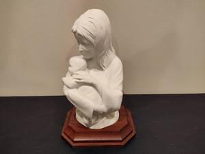 KAISER Limited Edition Porcelain Figurine Bust Mother and Child